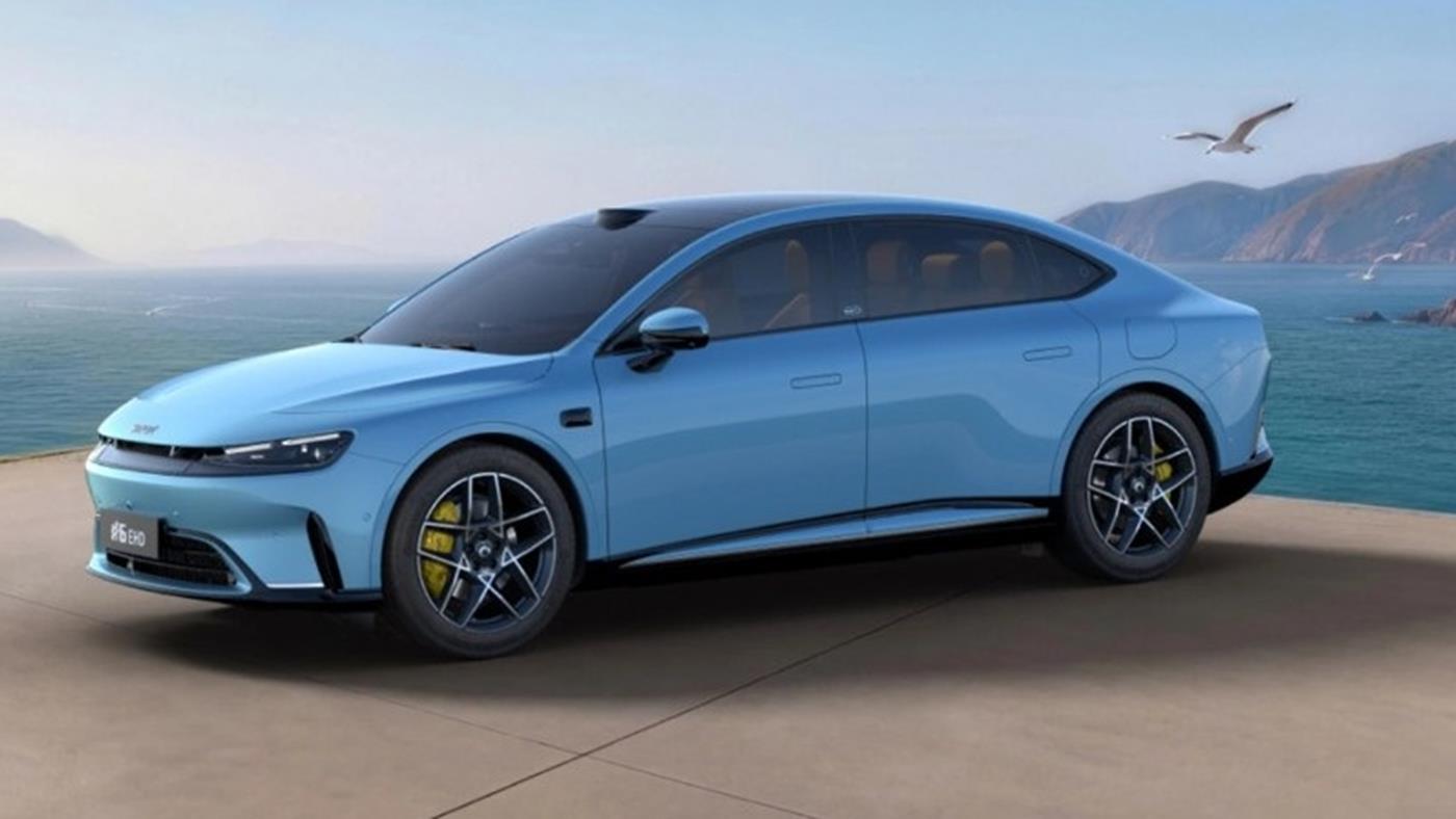 Smart, ilk sedan modeli #6'nın iç mekan çizimlerini paylaştı