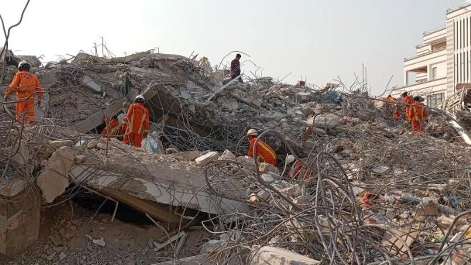 Myanmar'daki depremlerde can kaybı 3 bin 564'e ulaştı