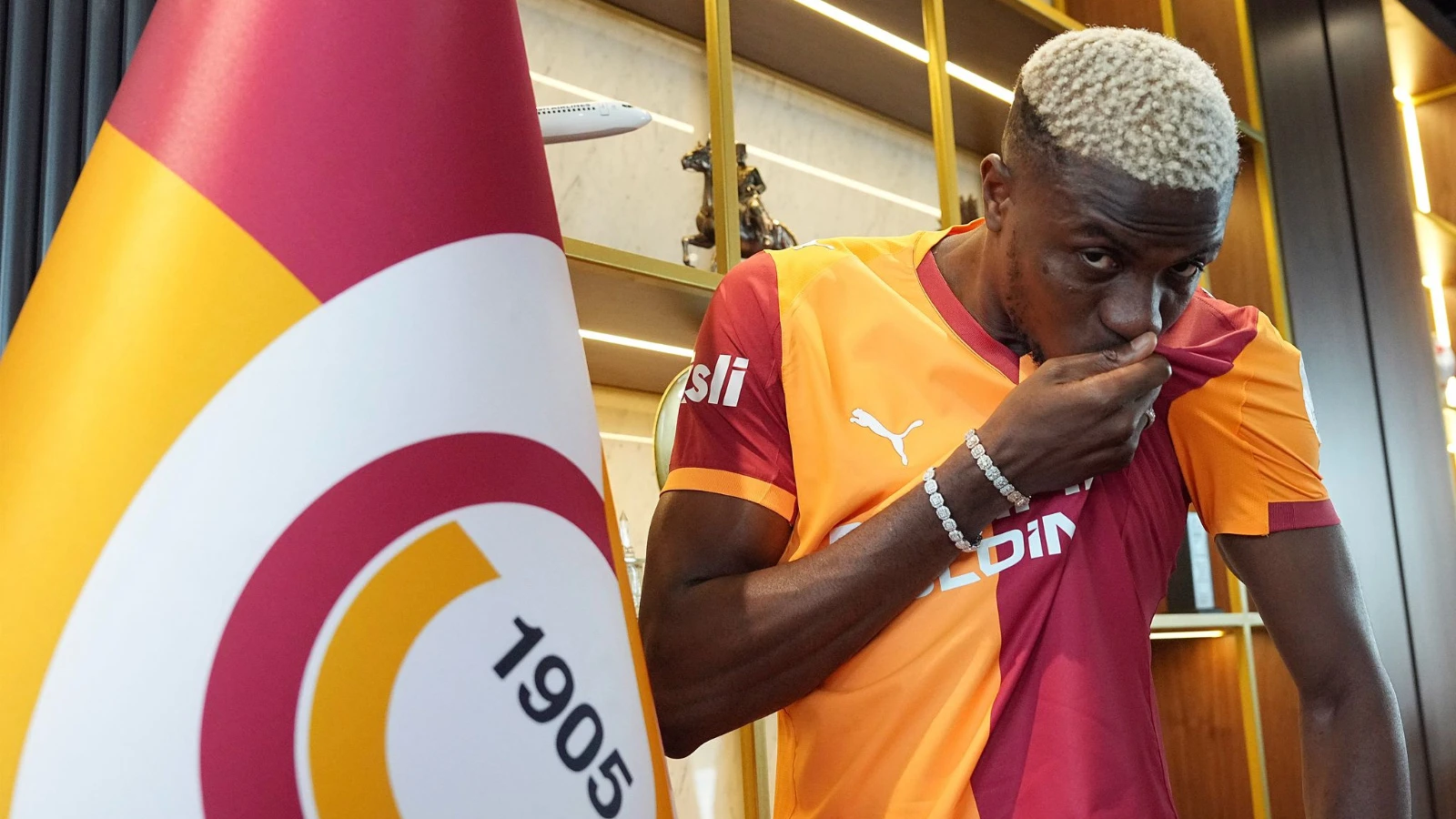 Osimhen Avrupa'da bu sezonun en pahalı 3. transferi oldu