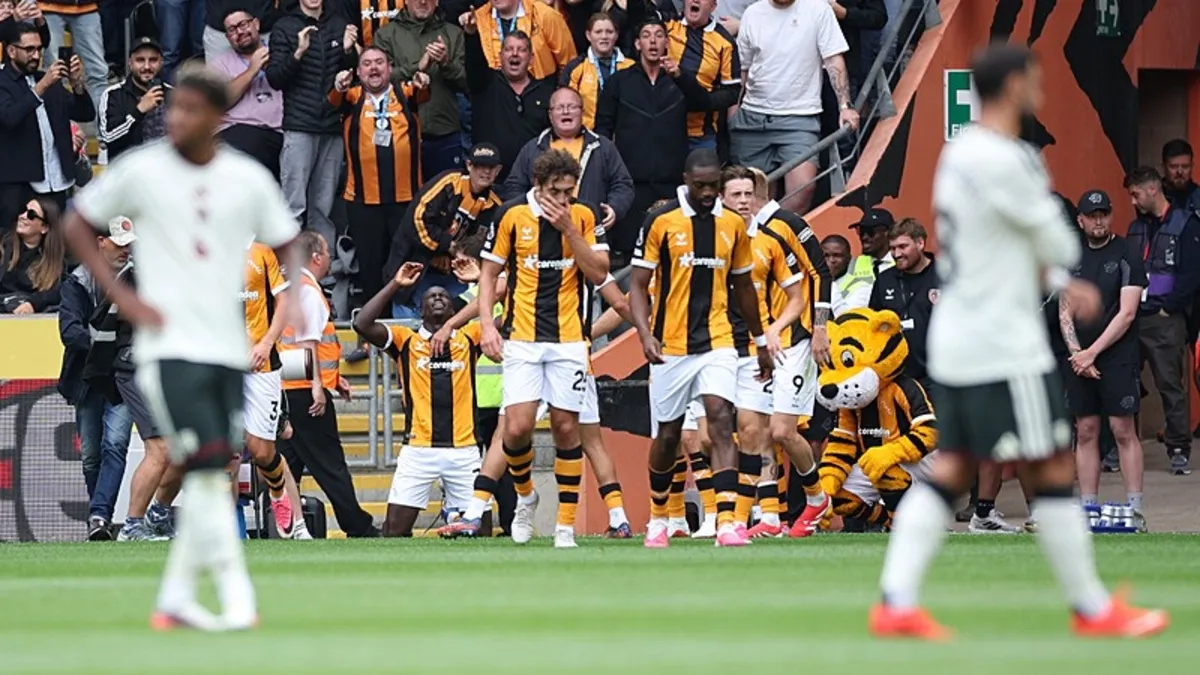 Manchester United'ı deviren Hull City sezona galibiyetle başladı