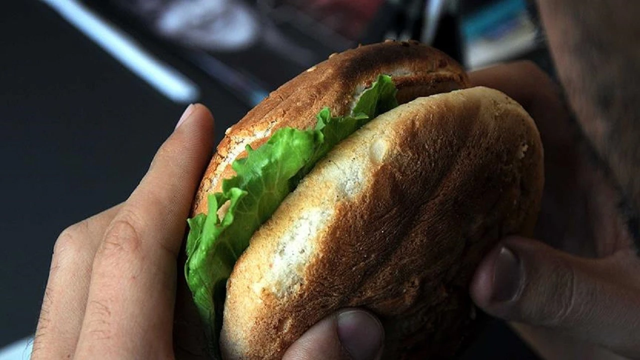 Bodrum'da lahmacunu unutturan hamburger! Fiyatı şaşkına çevirdi