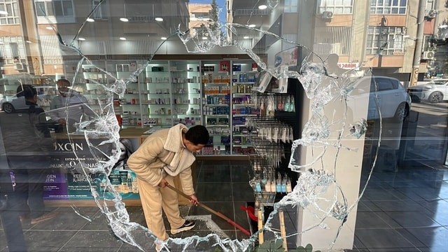 Eczaneyi pompalı tüfekle taradılar