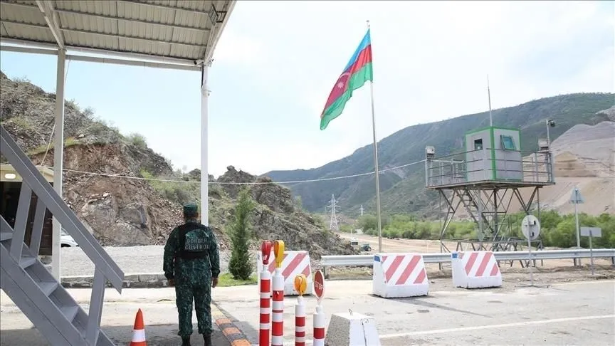 Azerbaycan, İran sınırından yük araçlarının hareketini geçici olarak askıya aldı