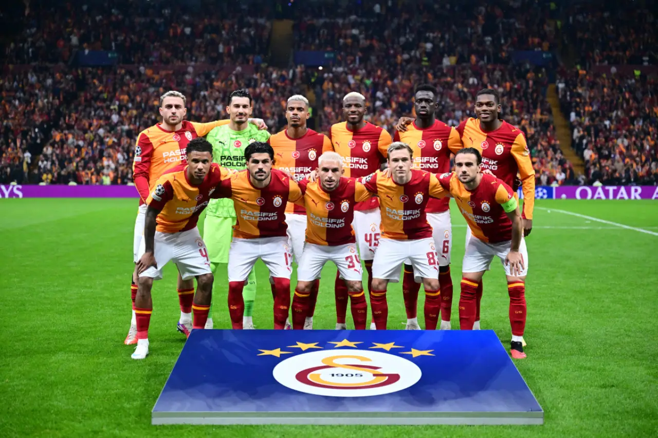 Galatasaraylı Futbolcu İçin Transfer Trafiği Başladı: Menajeriyle Görüştüler