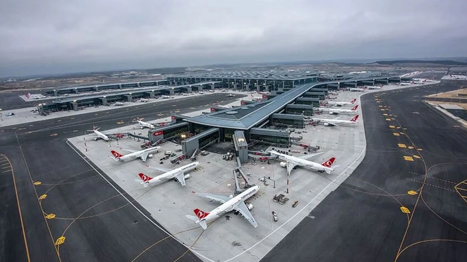 Tatilciler dönüş yolunda: İstanbul Havalimanı'nda yoğunluk başladı
