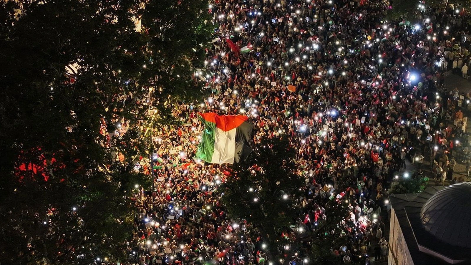 İstanbul’da Gazze'ye Umut Işığı Ol yürüyüşü