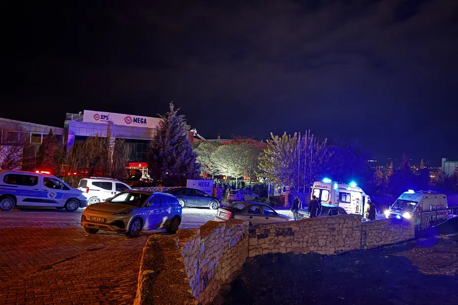 Yalıtım fabrikasında yangın. 16 işçi dumandan etkilendi
