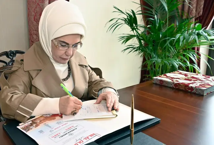 Erdoğan'ın Eşi Emine Erdoğan, Türk Kızılay'a Kurban Bağışı Yaptı