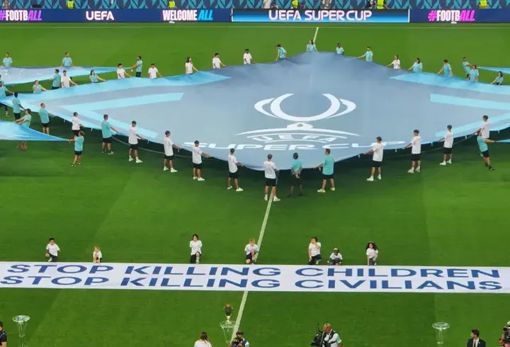 UEFA'nın PSG-Tottenham maçı öncesi açtığı pankart tartışma yarattı: Yine İsrail diyemedi