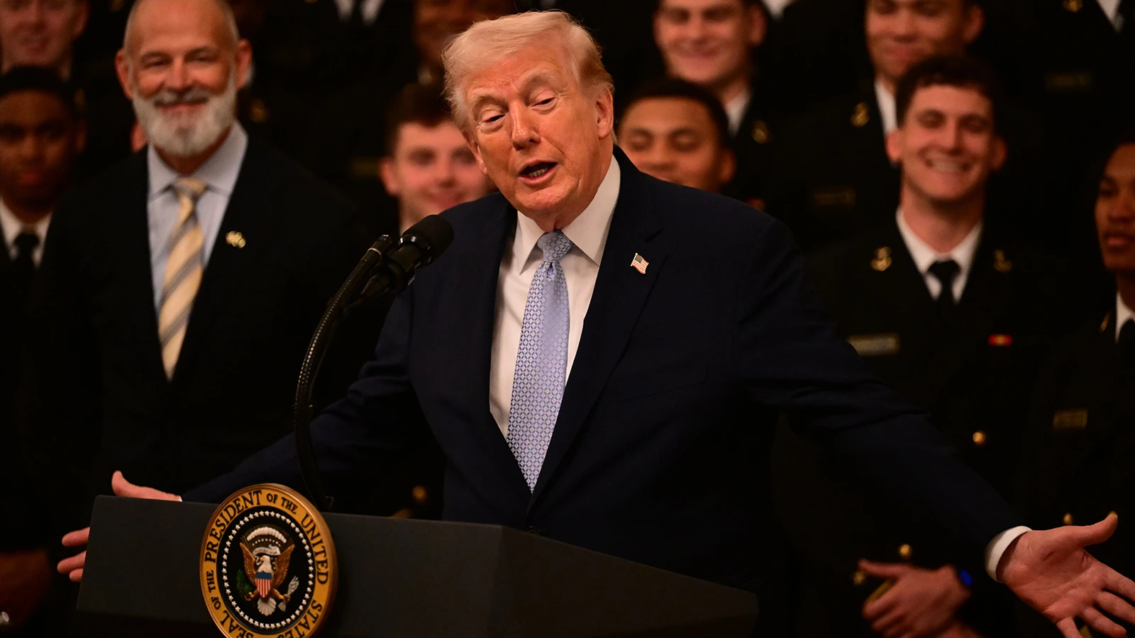 Trump'tan İran'a saldırıları erteleme talimatı