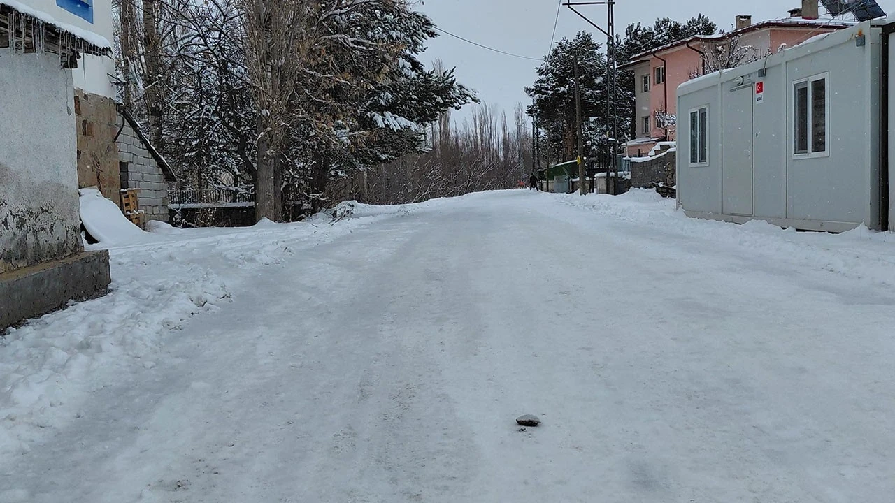 Bir ilçe adeta dondu, termometreler -19.4'ü gösterdi