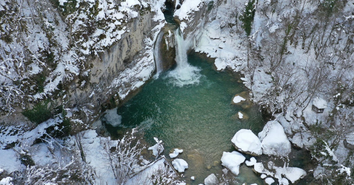 Horma Kanyonu ve Ilıca Şelalesi'nde karlı manzara