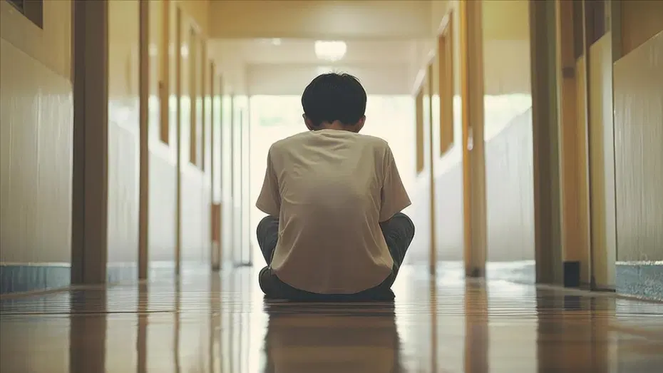 Akranına şiddet uygulayan çocuk için emsal karar. Okul haricinde evden çıkamayacak