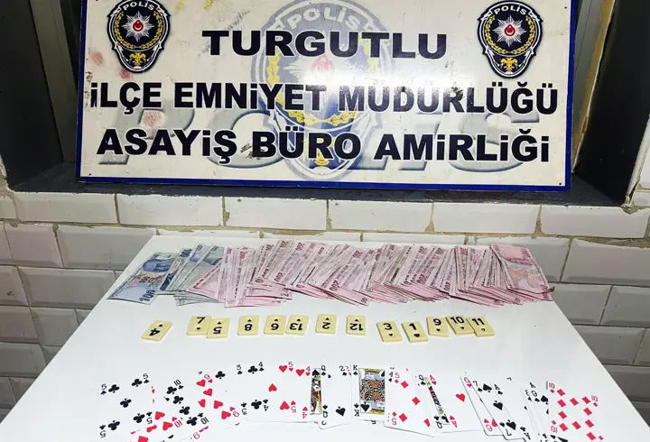 Manisa'da kumar oynarken suçüstü yakalanan 3 kişiye ceza yağdı