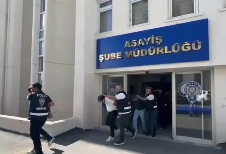 Kendilerini polis ve savcı olarak tanıtıp dolandırıcılık yapan 18 şüpheli tutuklandı