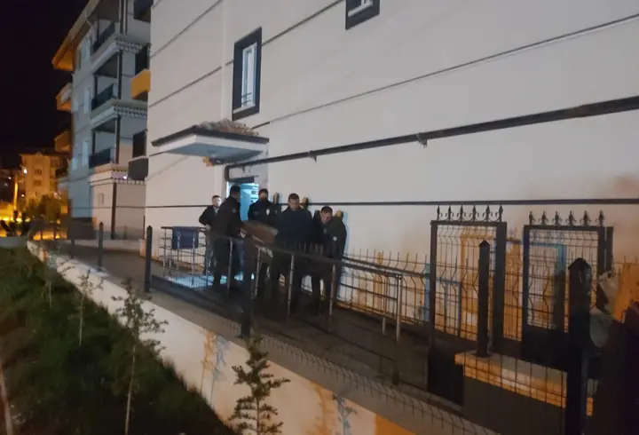Ankara'da komşu vahşeti! Cinayet ertesi gün fark edildi: Genç kadını öldürüp intihar etti...