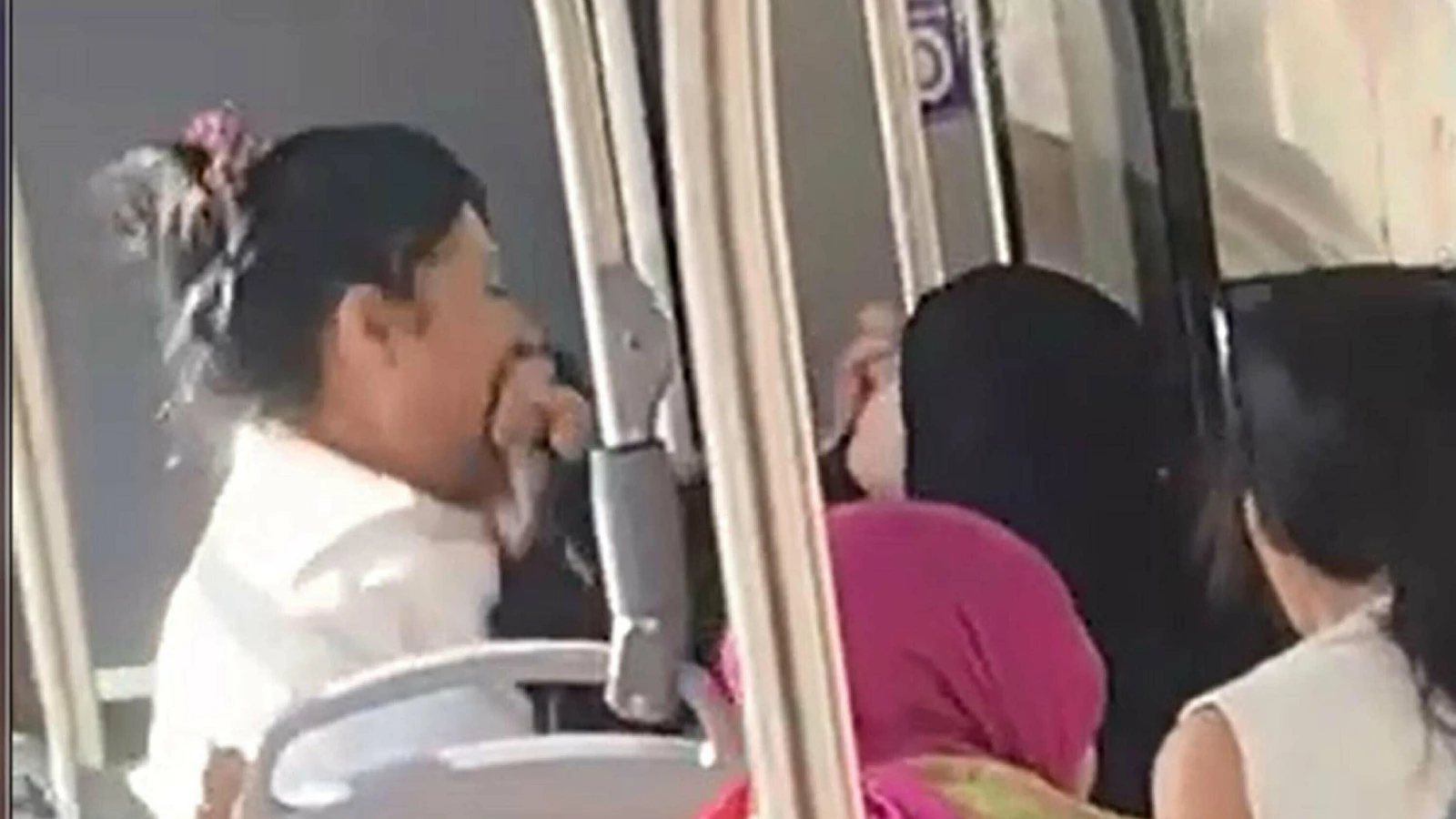 Otobüsteki kavgada gözaltına alınan kadın, adli kontrolle serbest
