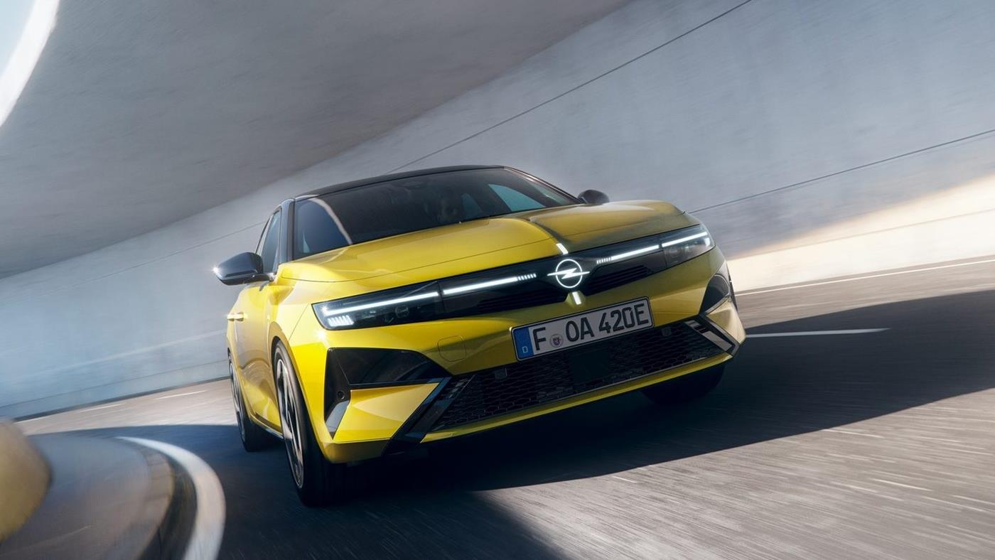 Makyajlı Opel Astra tanıtıldı: Yeni yüz ve menzil artışı