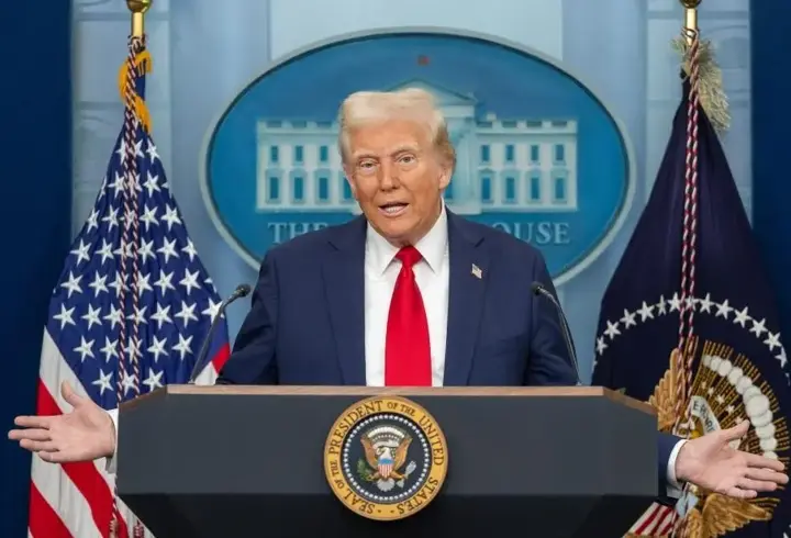 Trump: ABD gemileri Panama ve Süveyş Kanalı'ndan ücretsiz geçmeli