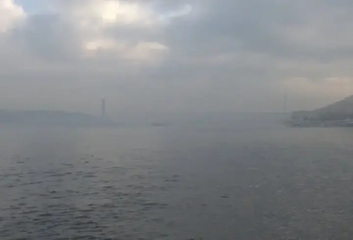 İstanbul Boğazı’nda yoğun sis: Görüş mesafesi düştü