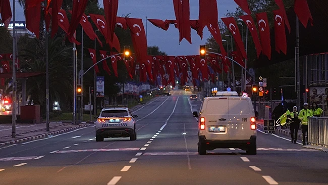 İstanbul'da Bazı Cadde Ve Yollar Trafiğe Kapatıldı
