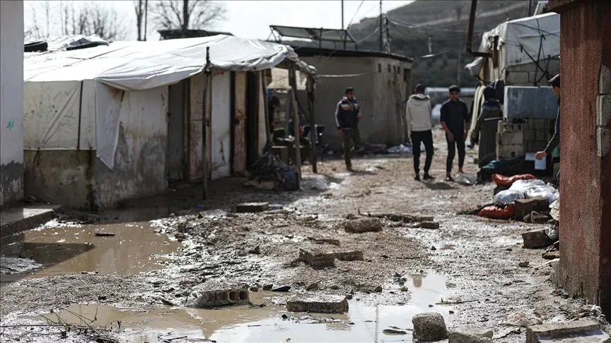 Suriye'deki şiddetli yağışlar nedeniyle 6 kamptan 173 aile tahliye edildi