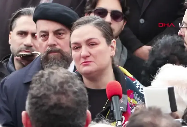 İlber Ortaylı’nın kızı Tuna Ortaylı, babasına gözyaşlarıyla veda etti: İçimi acıttı...