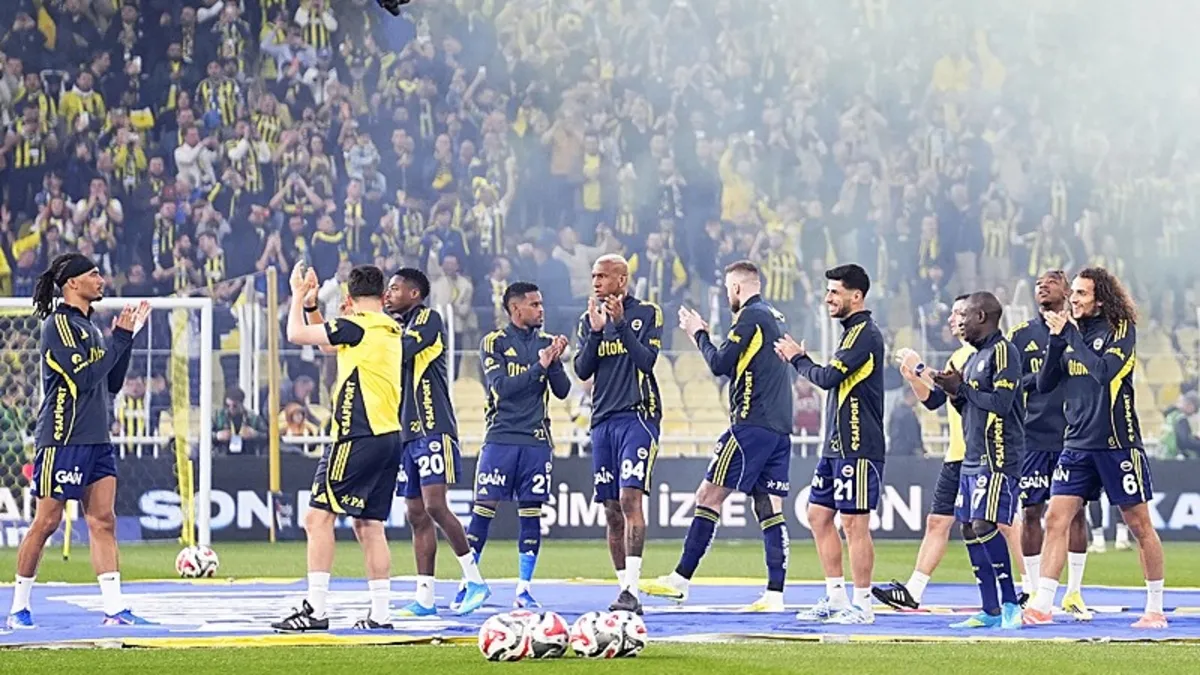 Fenerbahçe derbiye 11 yabancı ile çıktı! Tedesco'dan tarihe geçen karar