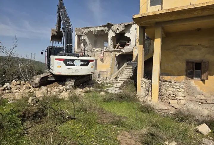 Akdeniz’de can ve mal güvenliğini tehdit eden riskli yapılar yıkılıyor