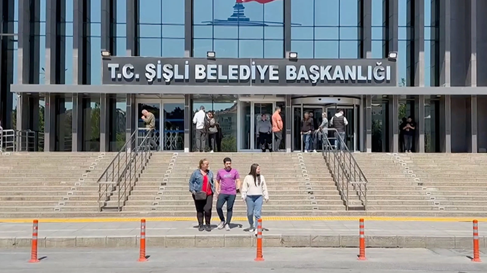 İBB'ye 'terör' soruşturmasında 3 şüpheli için yakalama kararı
