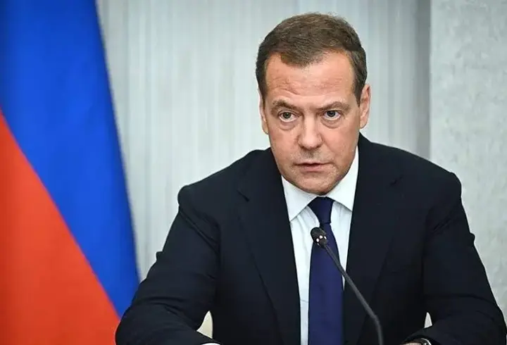 Rus yetkili Medvedev: Trump, ABD için yeni savaş başlattı