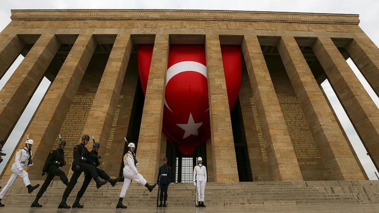 10 Kasım resmi tatil mi? 10 Kasım'da okul var mı, yok mu?