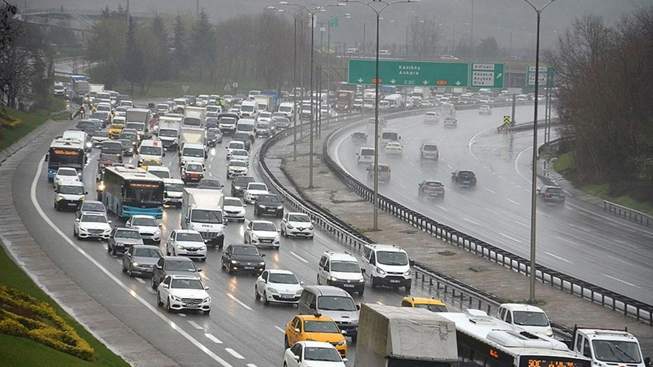İstanbul’da yağış trafiği kilitledi: Yoğunluk yüzde 90’a dayandı