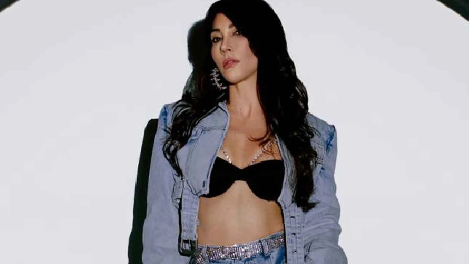 Hande Yener’e Cumhurbaşkanı Erdoğan'a hakaretten soruşturma