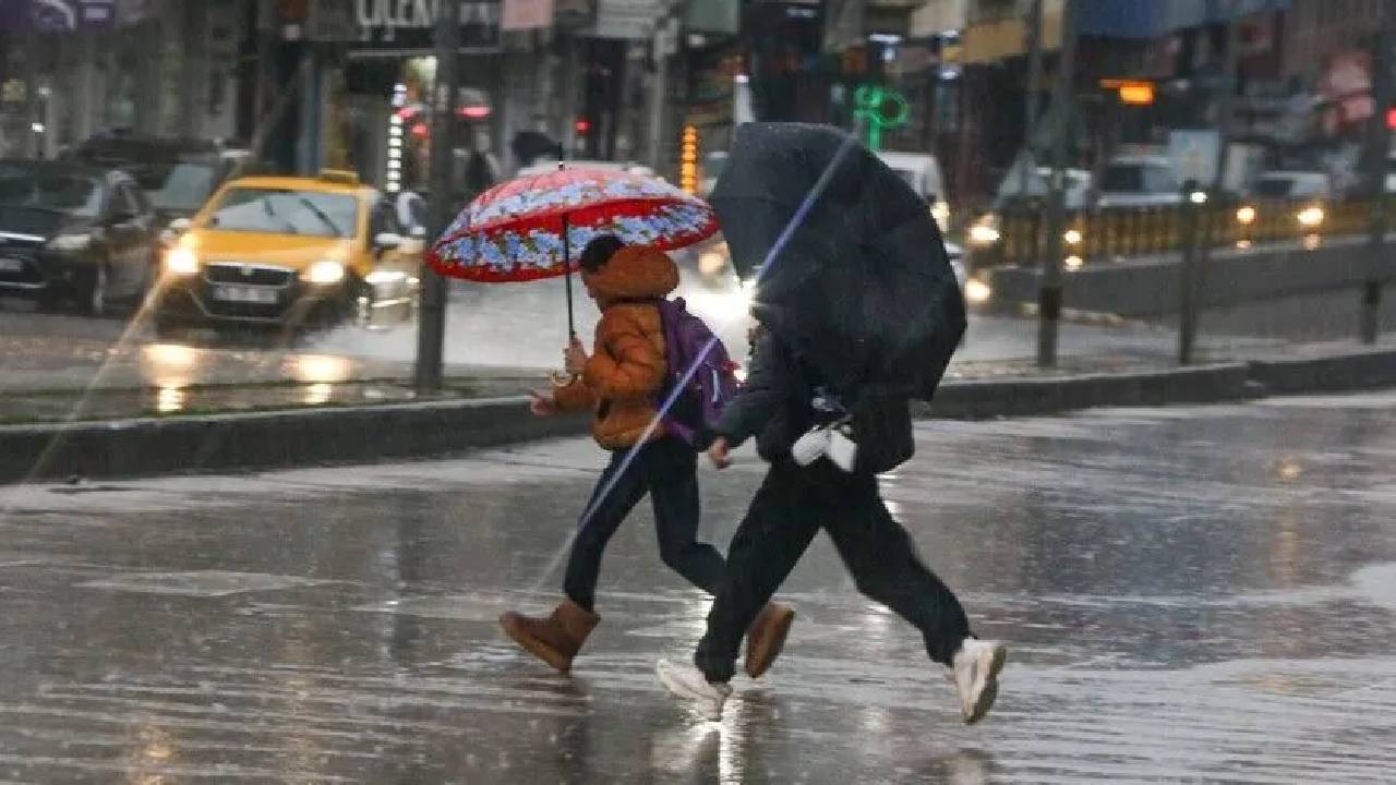 Valilikler Üst Üste Duyurdu: 6 Şehirde Eğitime Bir Günlük Ara Verildi