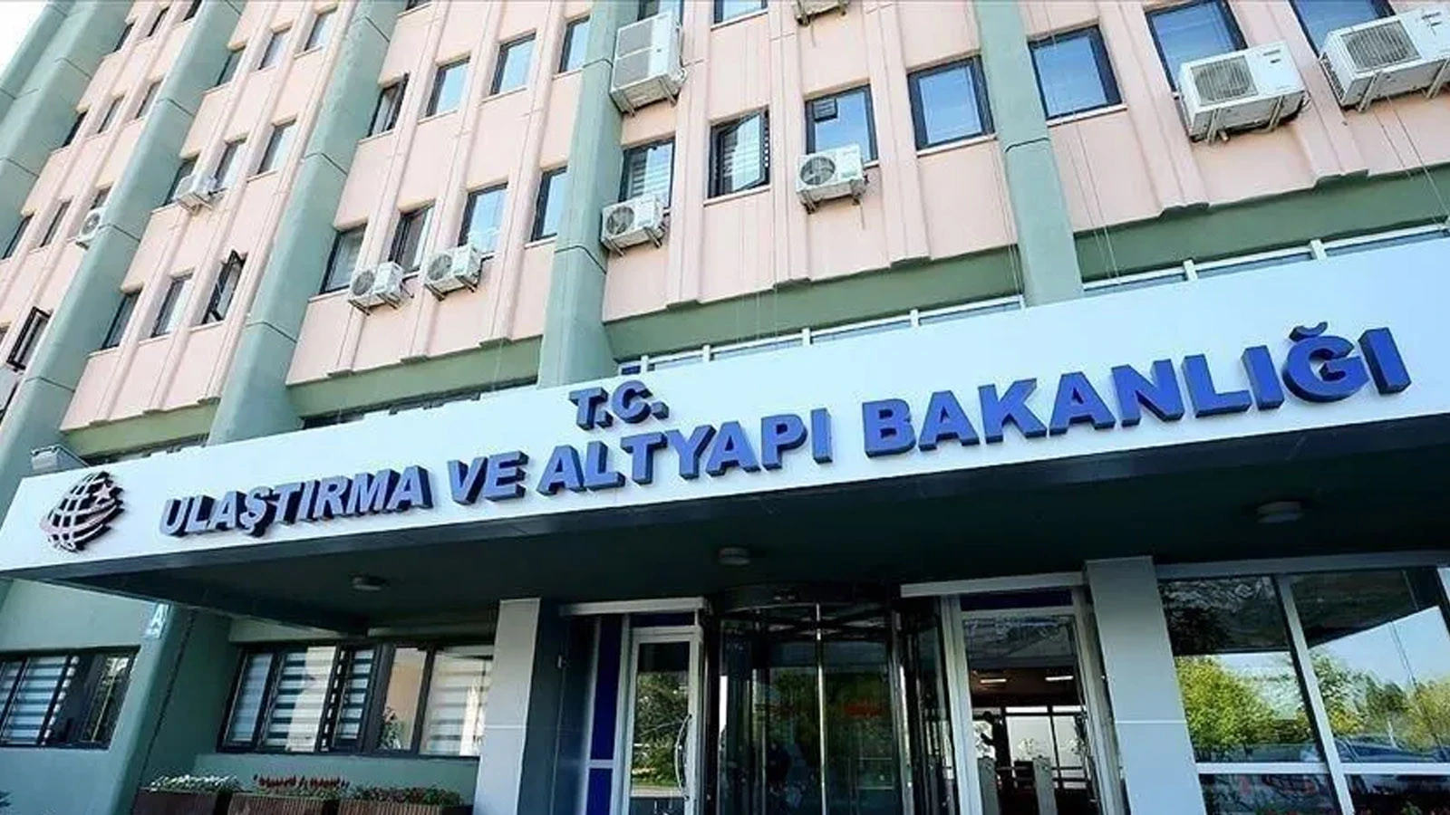 Bakanlıktan Karadeniz'de Karaya Oturan Gemideki Türk Personele İlişkin Açıklama