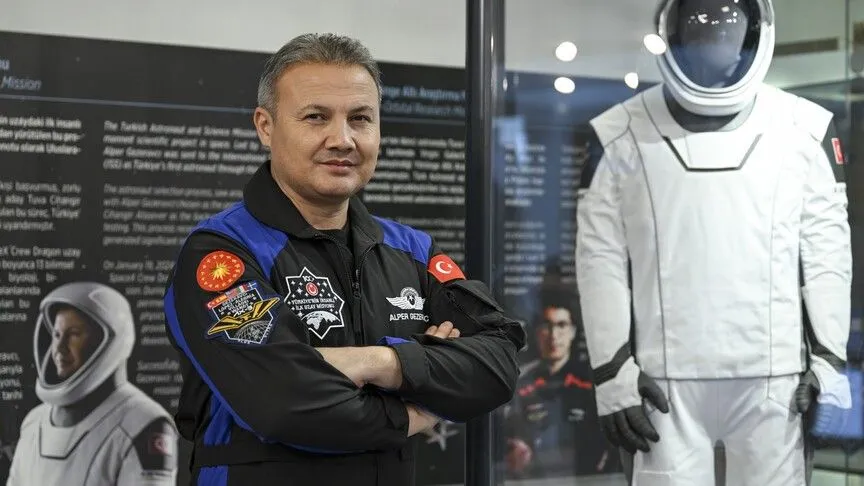 Astronot Alper Gezeravcı, AKM'de çocuklarla buluşacak