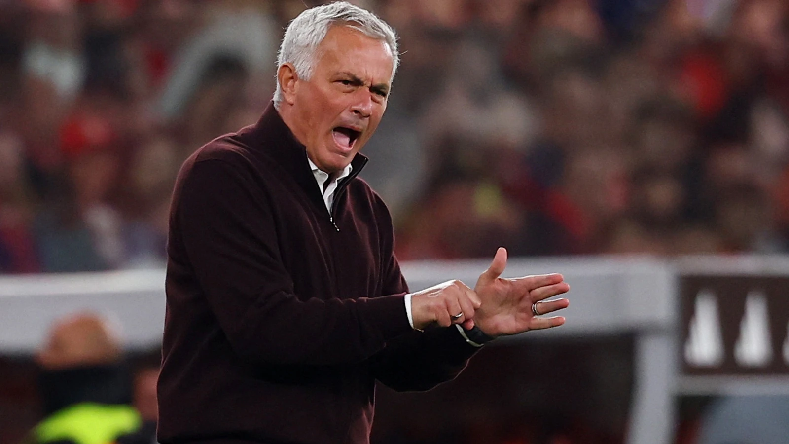 Mourinho, Portekiz'de de durmadı! Olaylı maç sonu: Hakemin üzerine yürüdü