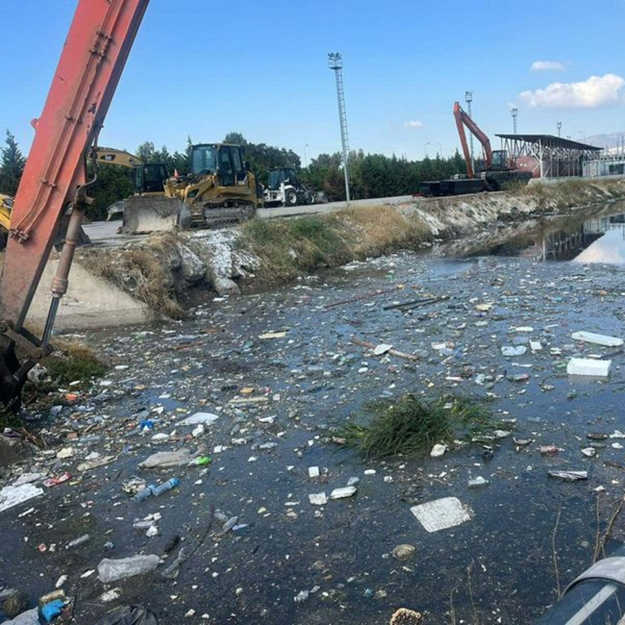 İzmir'deki Halkapınar'da kirlilik