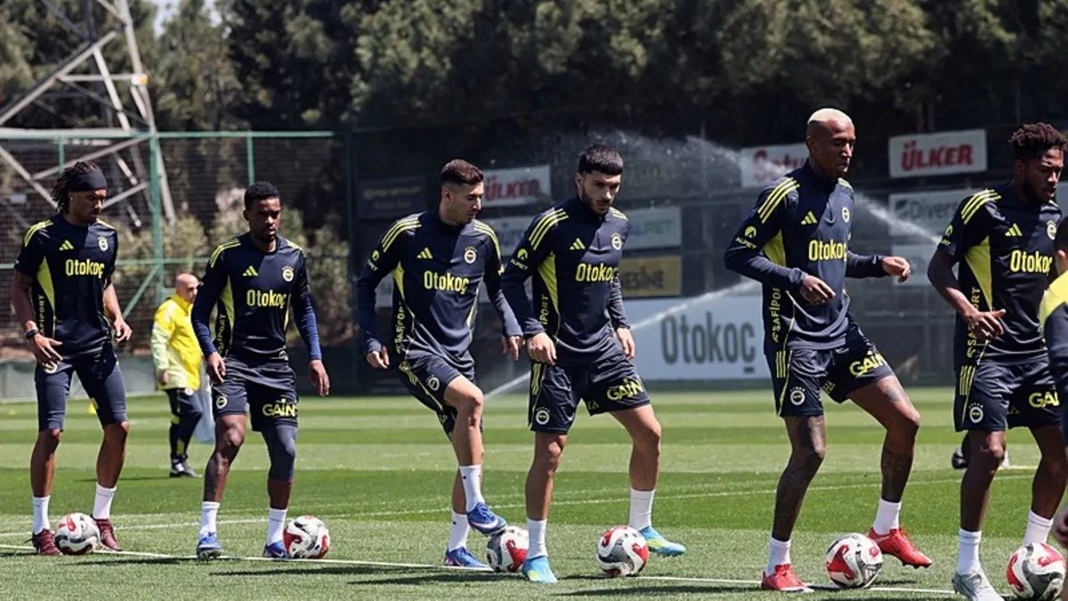 Fenerbahçe'nin Konya kafilesi açıklandı! İşte eksik isimler