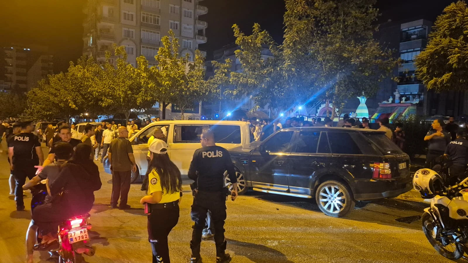 Gaziantep'te polisin 'dur' ihtarına uymayan sürücü 3 araca birden çarptı