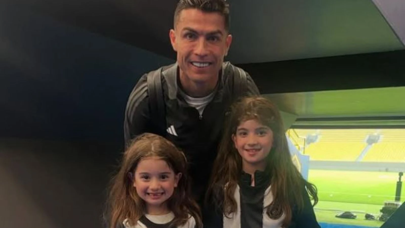 Cristiano Ronaldo, Fatih Terim'in torunlarının hayalini gerçekleştirdi