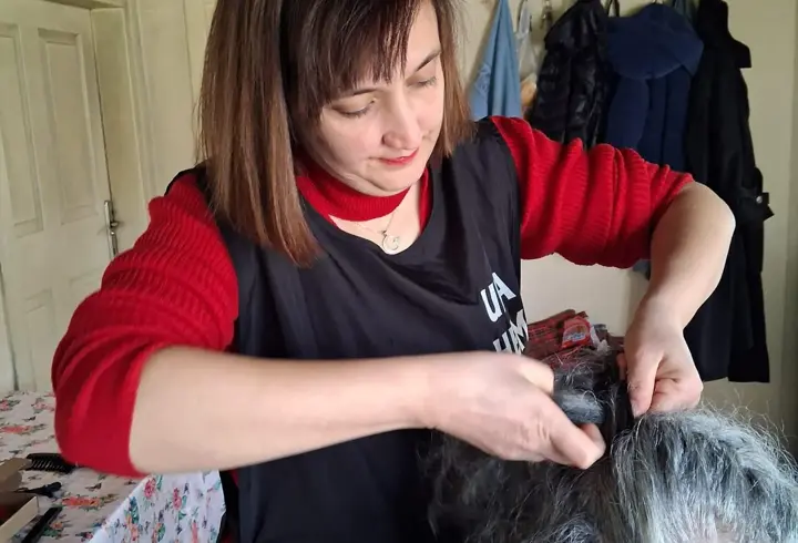 Muğla'da kursiyerlerden yaşlı kadınlara bakım desteği