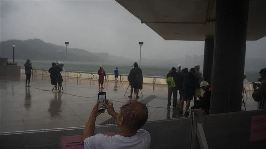 Hong Kong'da Süper Tayfun Ragasa nedeniyle 700'den fazla uçuş iptal edilecek