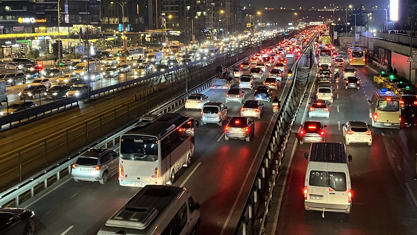 İstanbul’da trafik yoğunluğu yüzde 85’e ulaştı