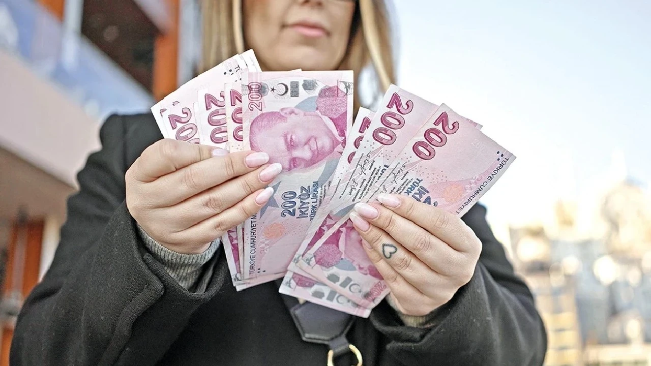 Memur ve emeklinin 2027 Ocak zammı için 4 ayrı hesap: Maaşlar ne kadar olacak?