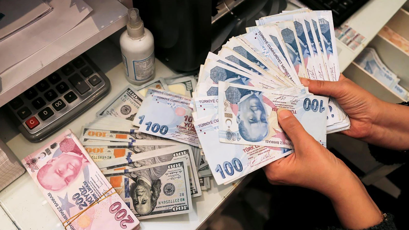 Faiz düşer, kur yükselir mi? Dolar, Euro, altın 2026'yı bekliyor!