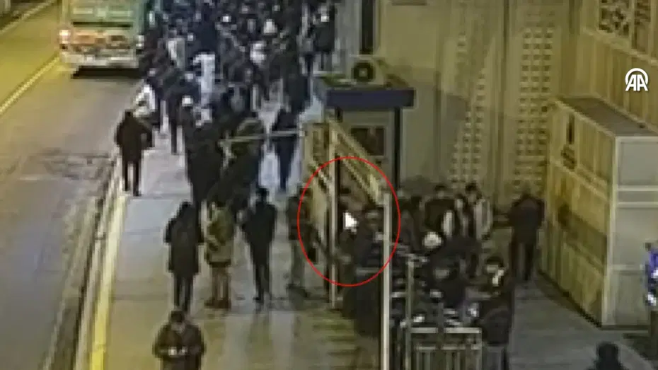Zincirlikuyu metrobüs durağını mesken tutmuştu, son işinde yakalandı
