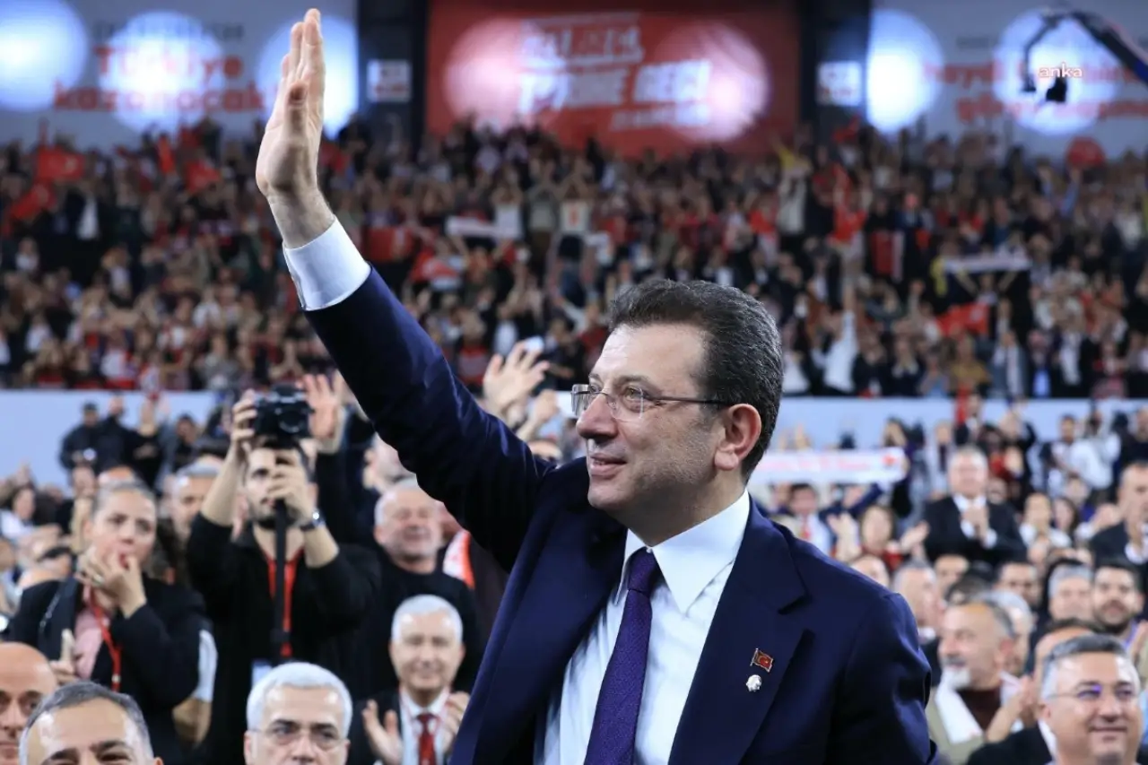 Ekrem İmamoğlu'nun 'Makam Aracı' Davasında Ara Karar: Bilirkişi Heyetinden Rapor Alınacak