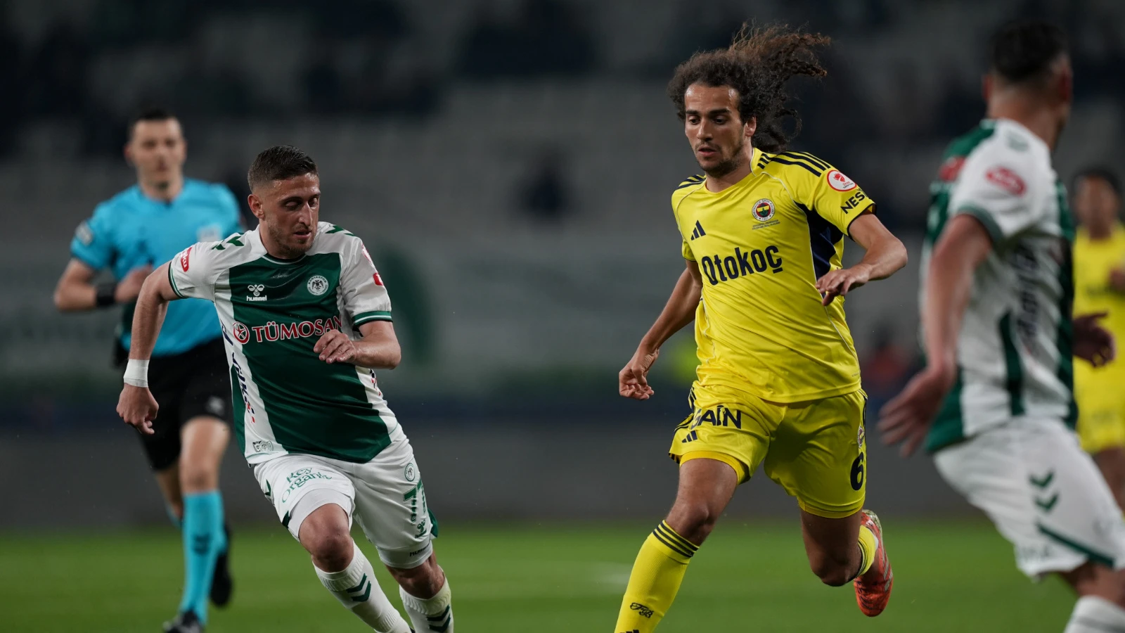 Konyaspor - Fenerbahçe maçında uçak sesleri duyuldu